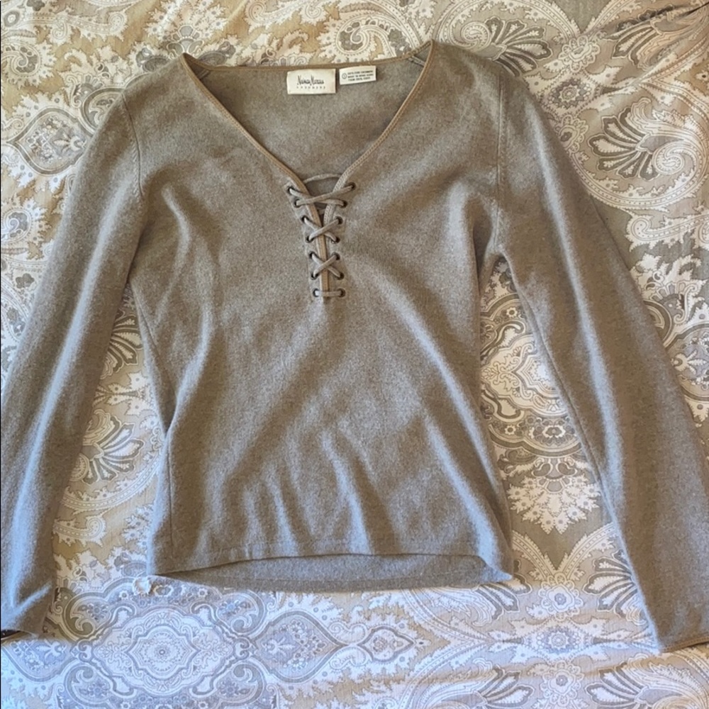 Small Neiman Marcus Cashmere sweater